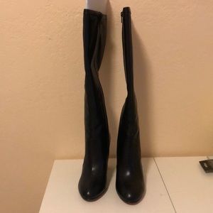 Delman VeroCuoio Size 7 Heeled boots.
